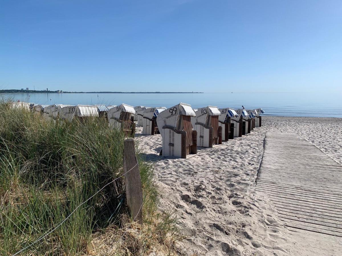 Happy Place Mit Sonnen-Balkon Und Stellplatz Nur 400 M Zum Strand Scharbeutz Eksteriør bilde